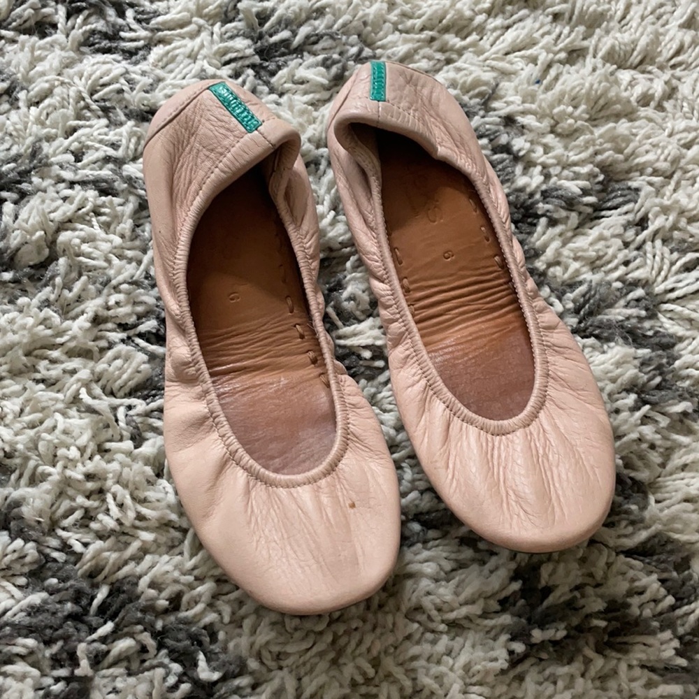 Ballet pink tieks